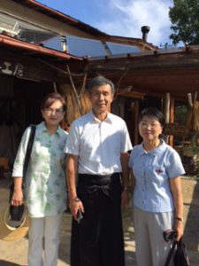 右から小松久子都議、「季の子工房」のご主人武藤さん、奥田雅子 